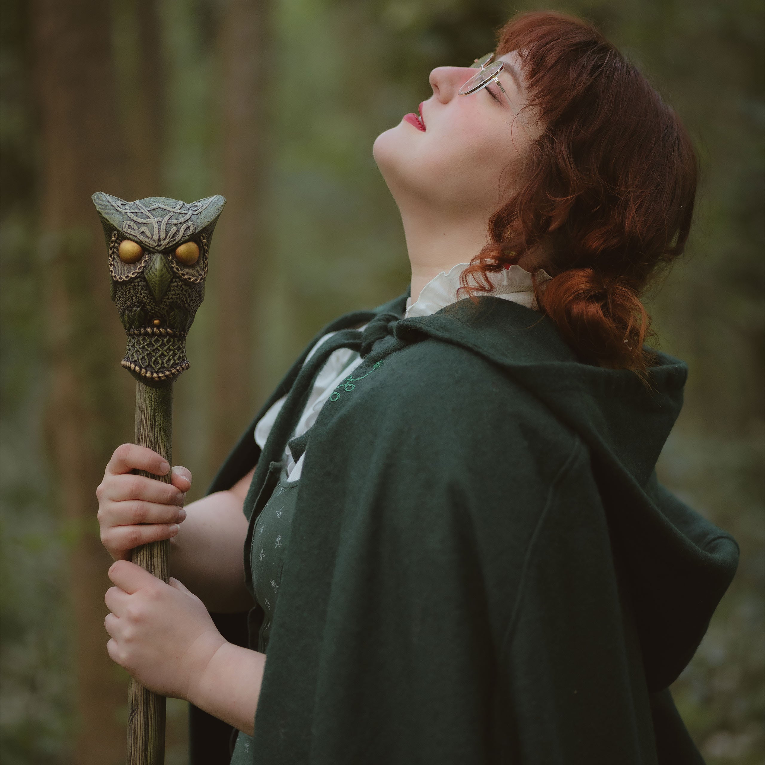Image produit Cape médiévale avec capuche et broderie verte