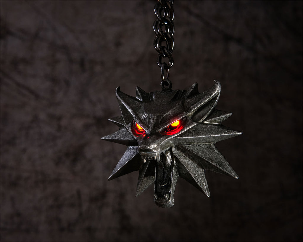 Produktbild Witcher - Wild Hunt Medaillon mit LED Augen