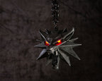 Produktbild Witcher - Wild Hunt Medaillon mit LED Augen