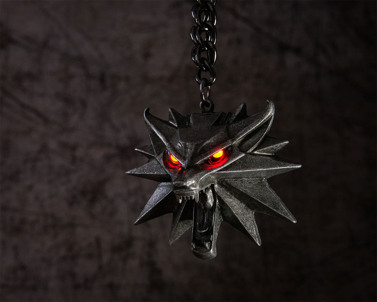 Produktbild Witcher - Wild Hunt Medaillon mit LED Augen