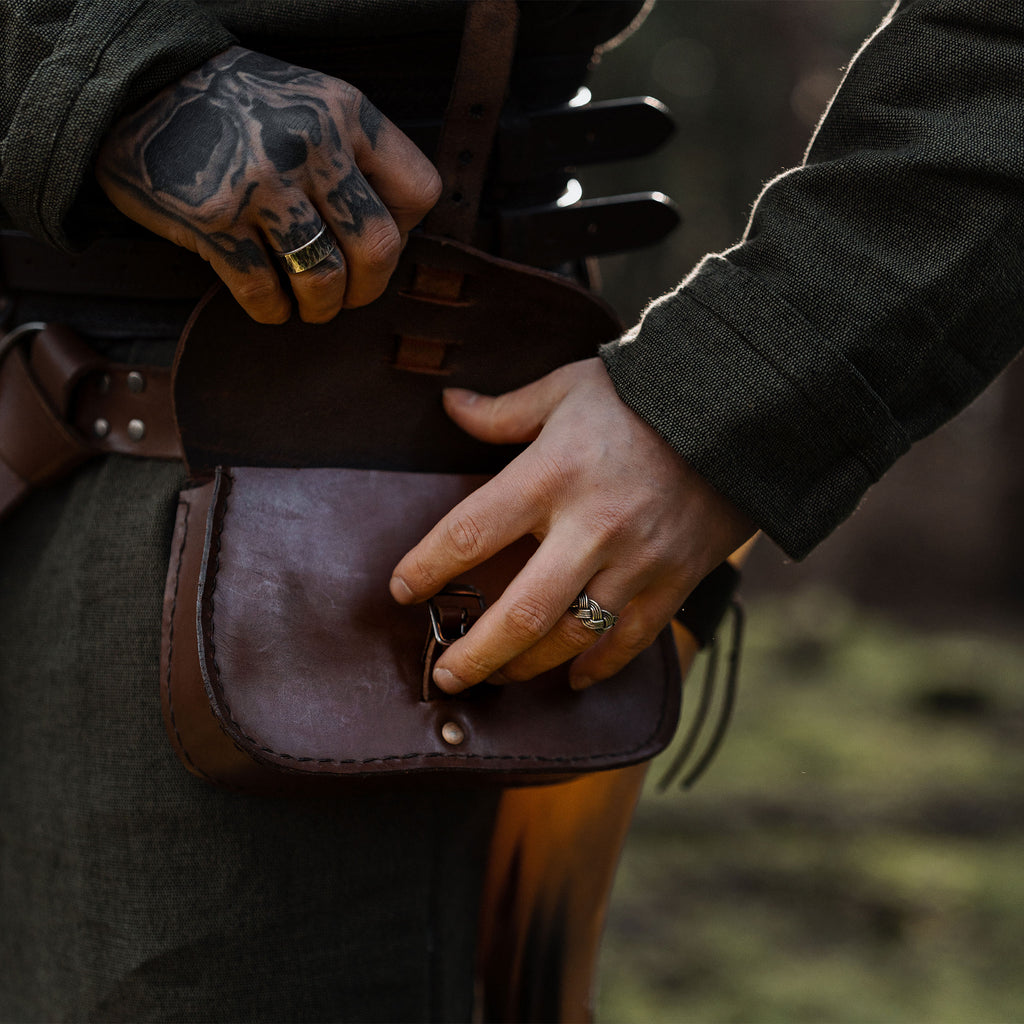 Image produit Bourse de ceinture médiévale avec embossage marron