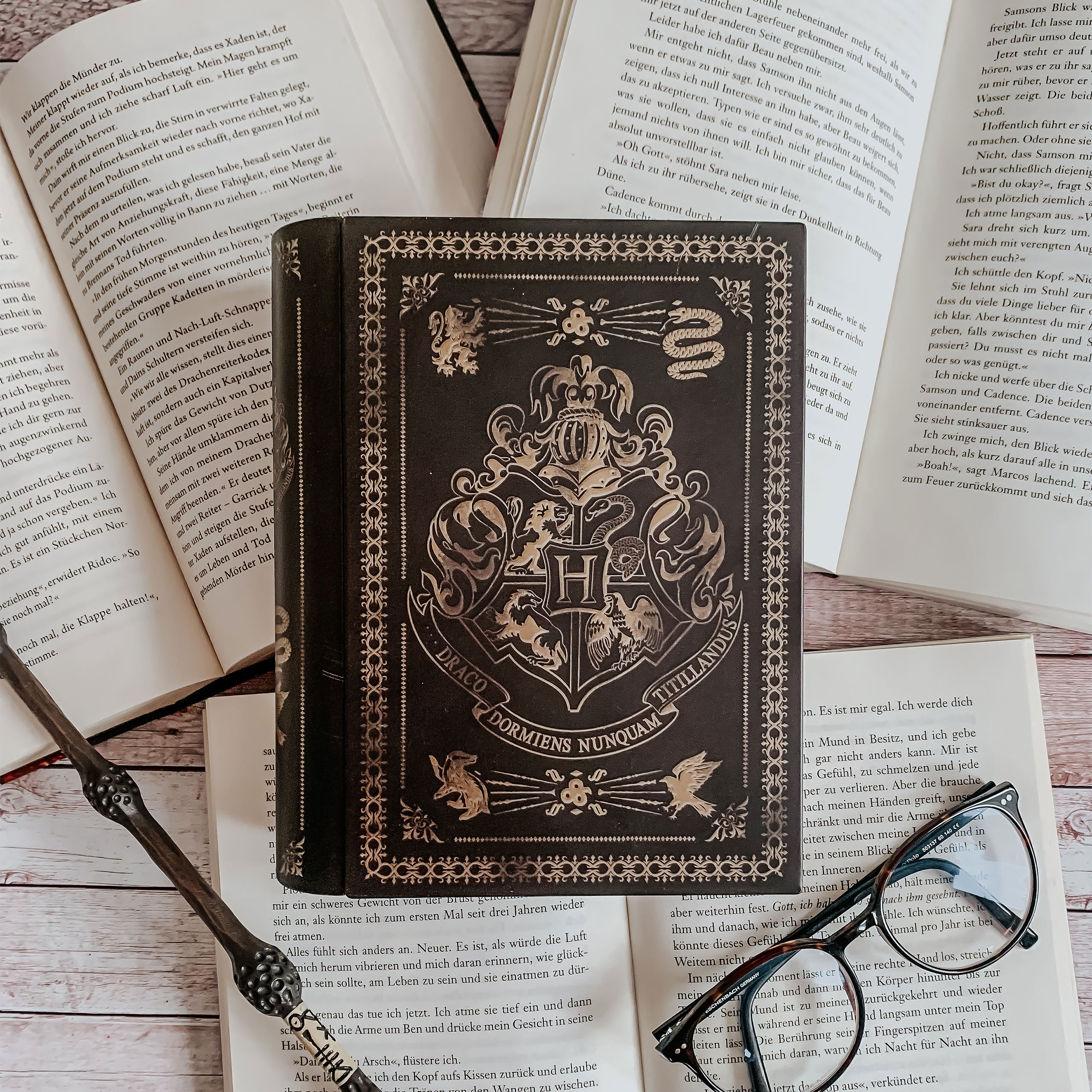 Produktbild Harry Potter - Hogwarts Zauberbuch Spardose