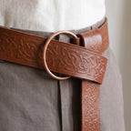 Image produit Ceinture à anneau médiévale avec estampage celtique marron