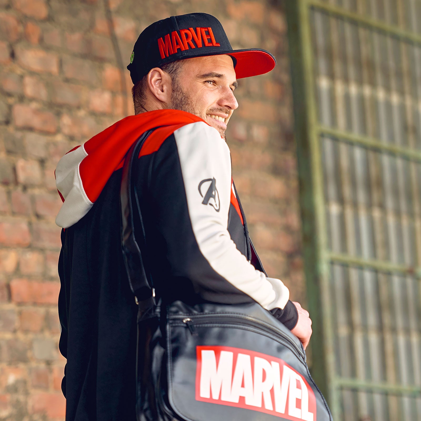 Produktbild Marvel - Hero Icons Snapback Cap schwarz