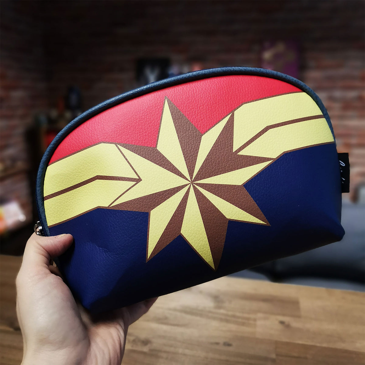 Produktbild Captain Marvel - Logo Kosmetiktasche