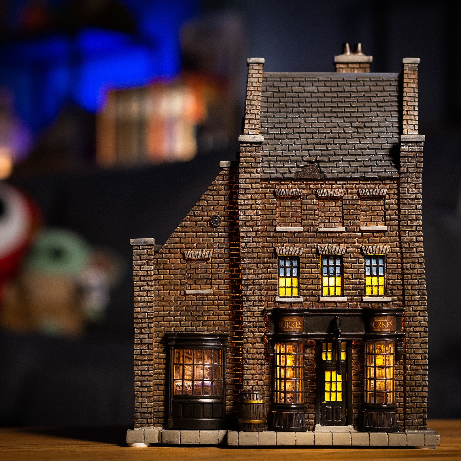 Immagine del prodotto Replica Miniatura del Negozio Borgin & Burkes con Illuminazione - Harry Potter