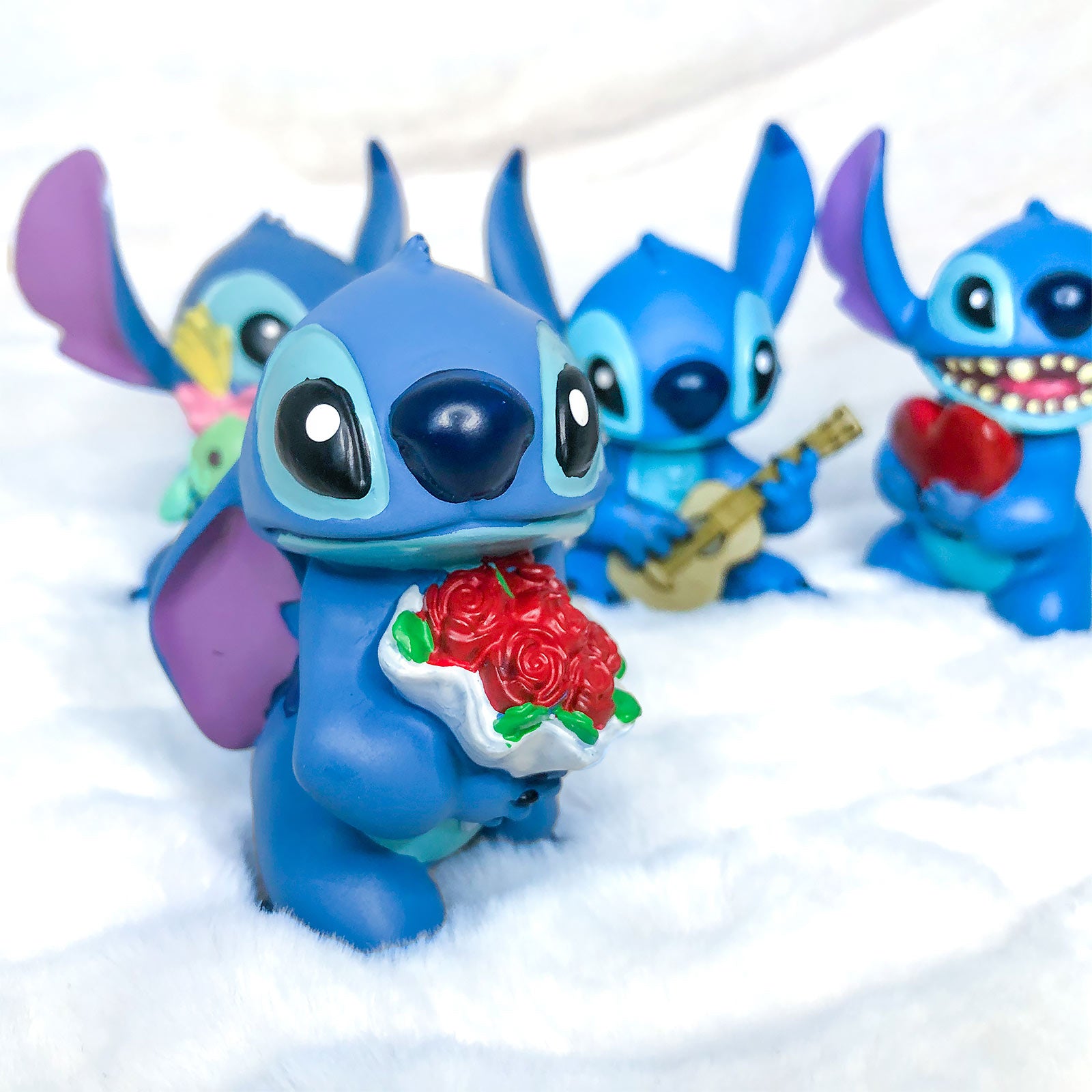 Produktbild Lilo & Stitch - Stitch Figur mit Rosen