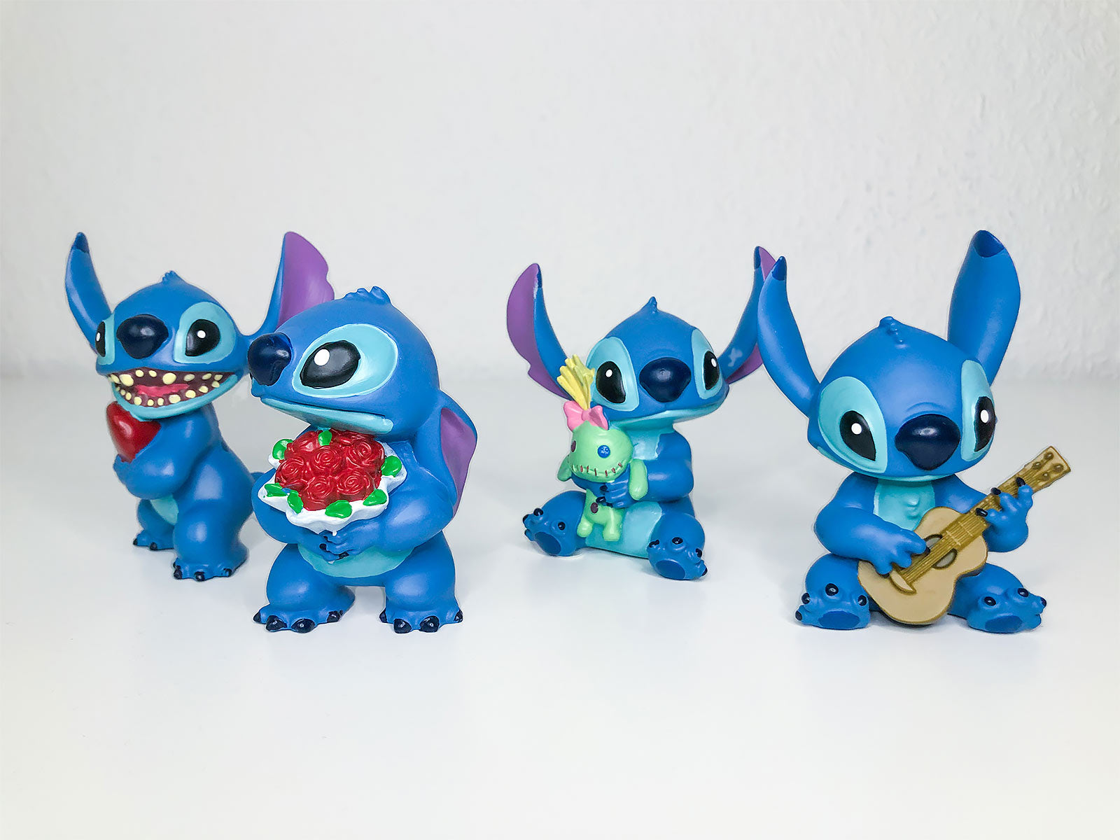 Produktbild Lilo & Stitch - Stitch Figur mit Rosen