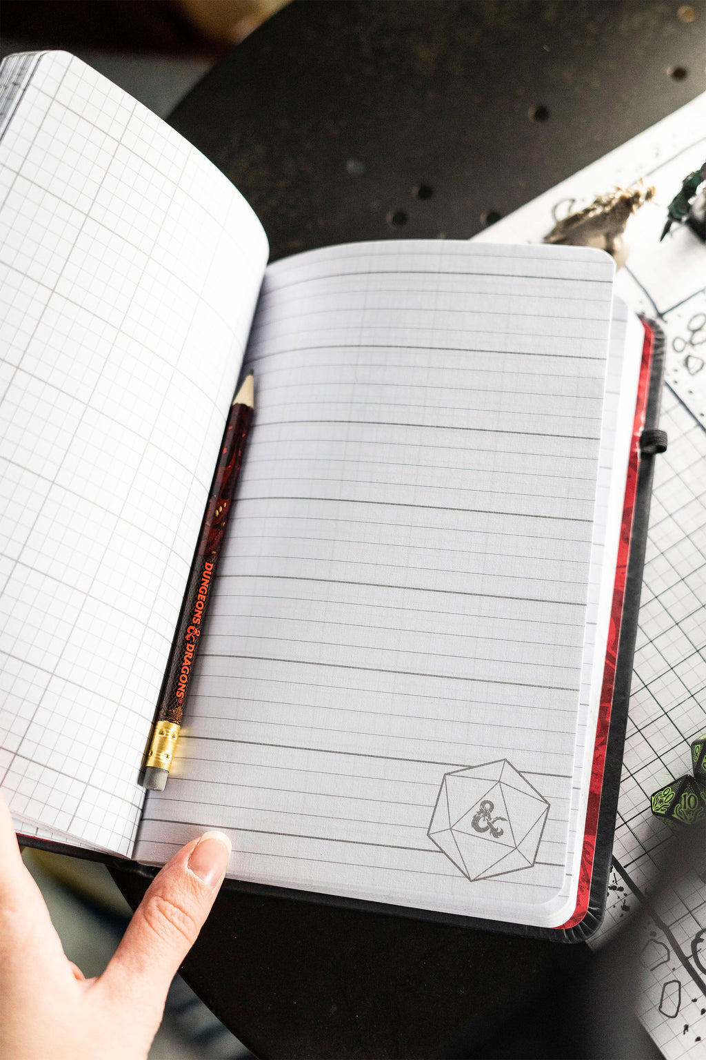 Produktbild Dungeons & Dragons - Players Notizbuch A5 mit Bleistift