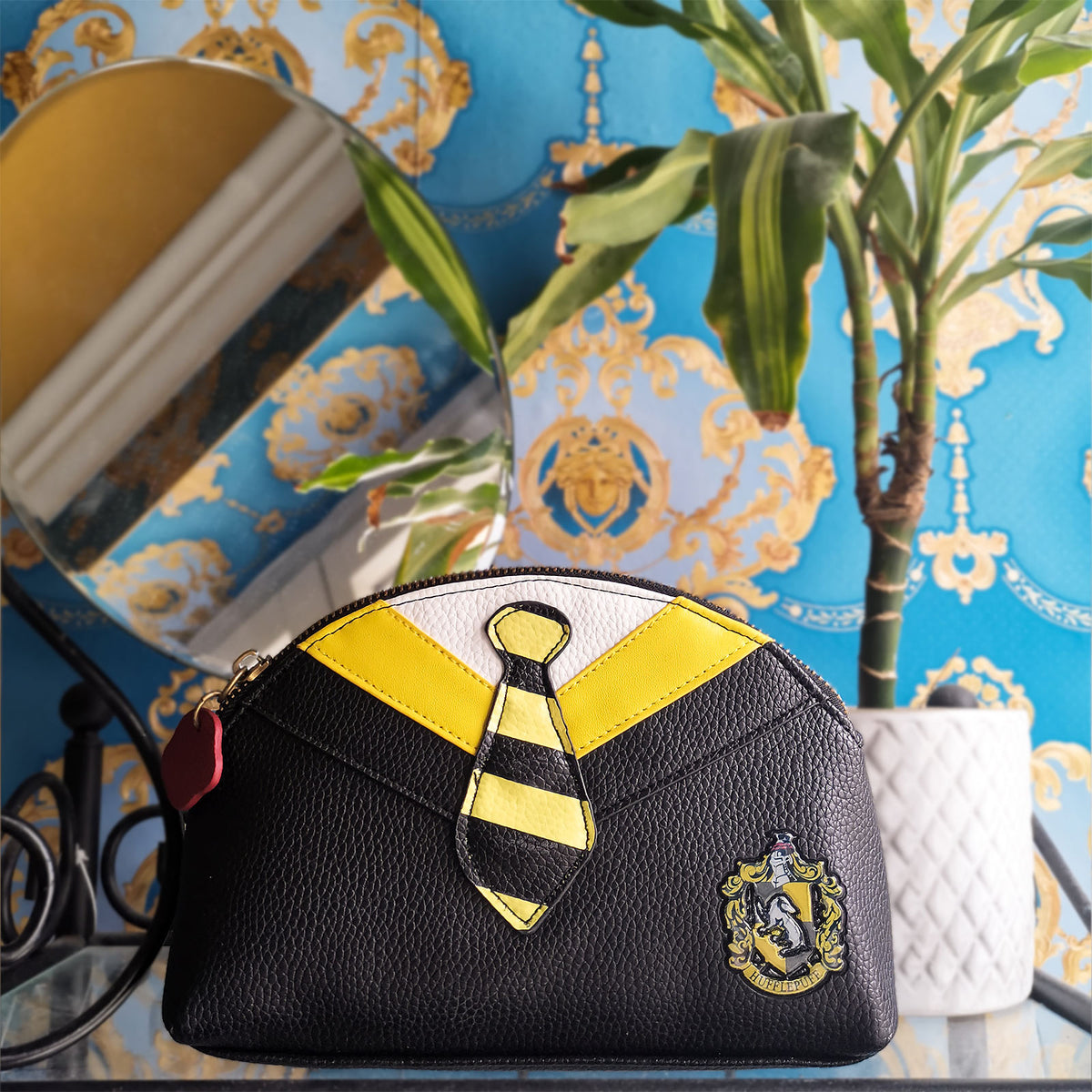Immagine del prodotto Harry Potter - Borsa da toilette Hufflepuff Suit & Tie