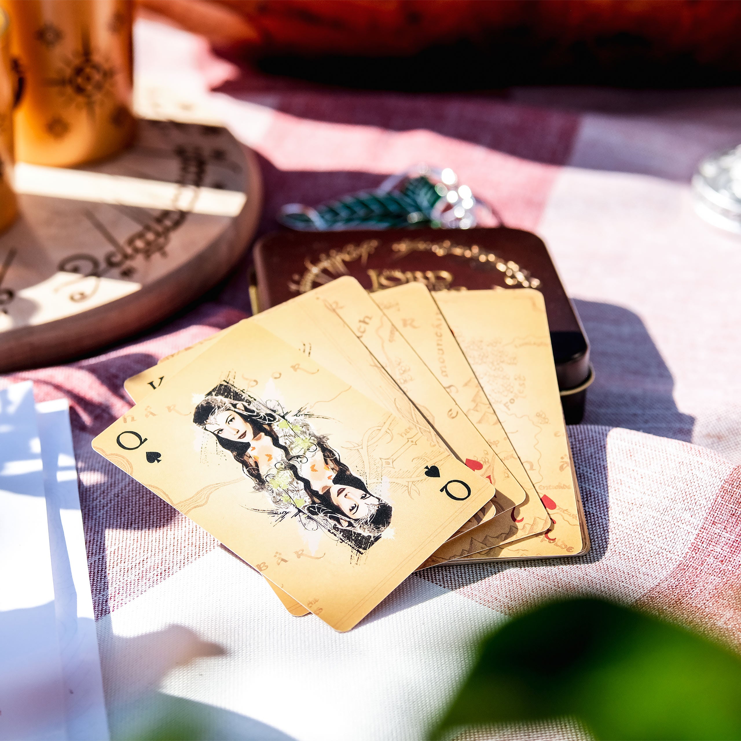 Produktbild Der Herr der Ringe Spielkarten in Metallbox