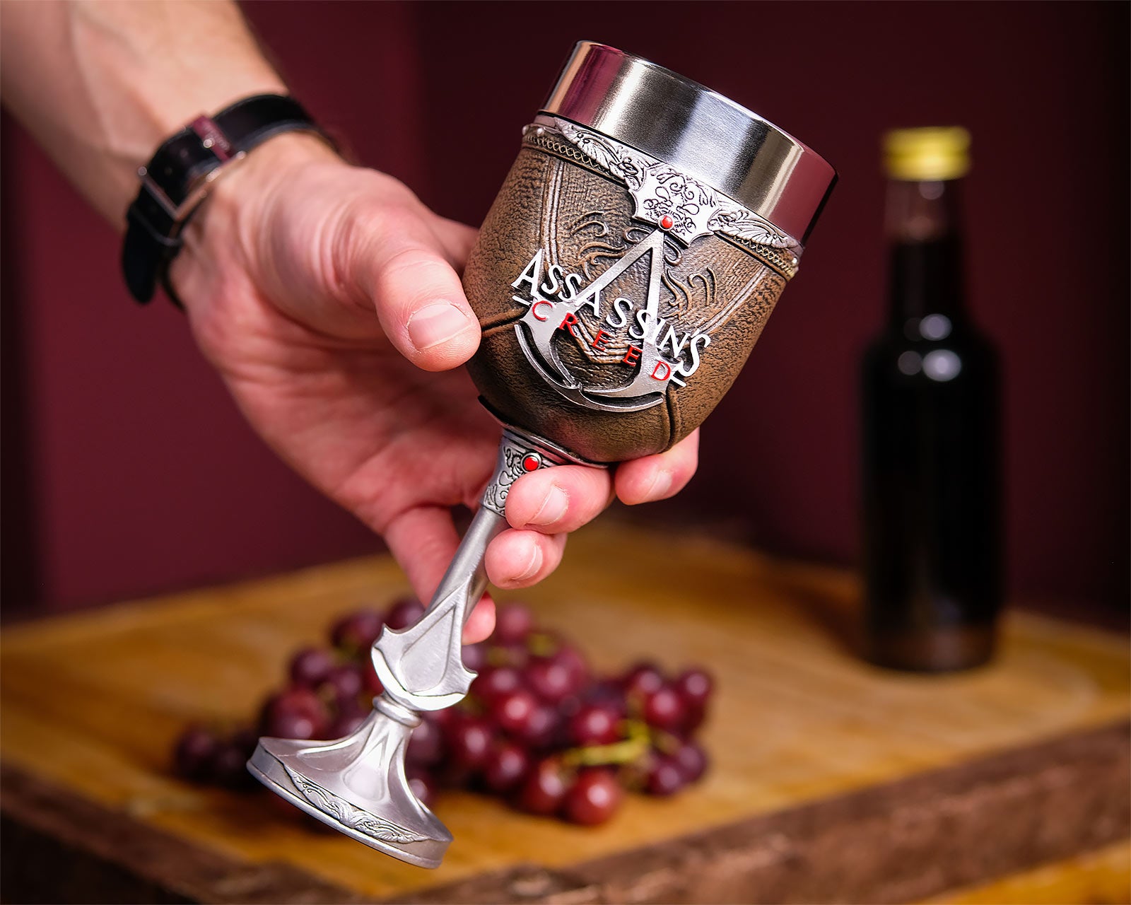 Produktbild Assassin's Creed - Logo Kelch deluxe braun