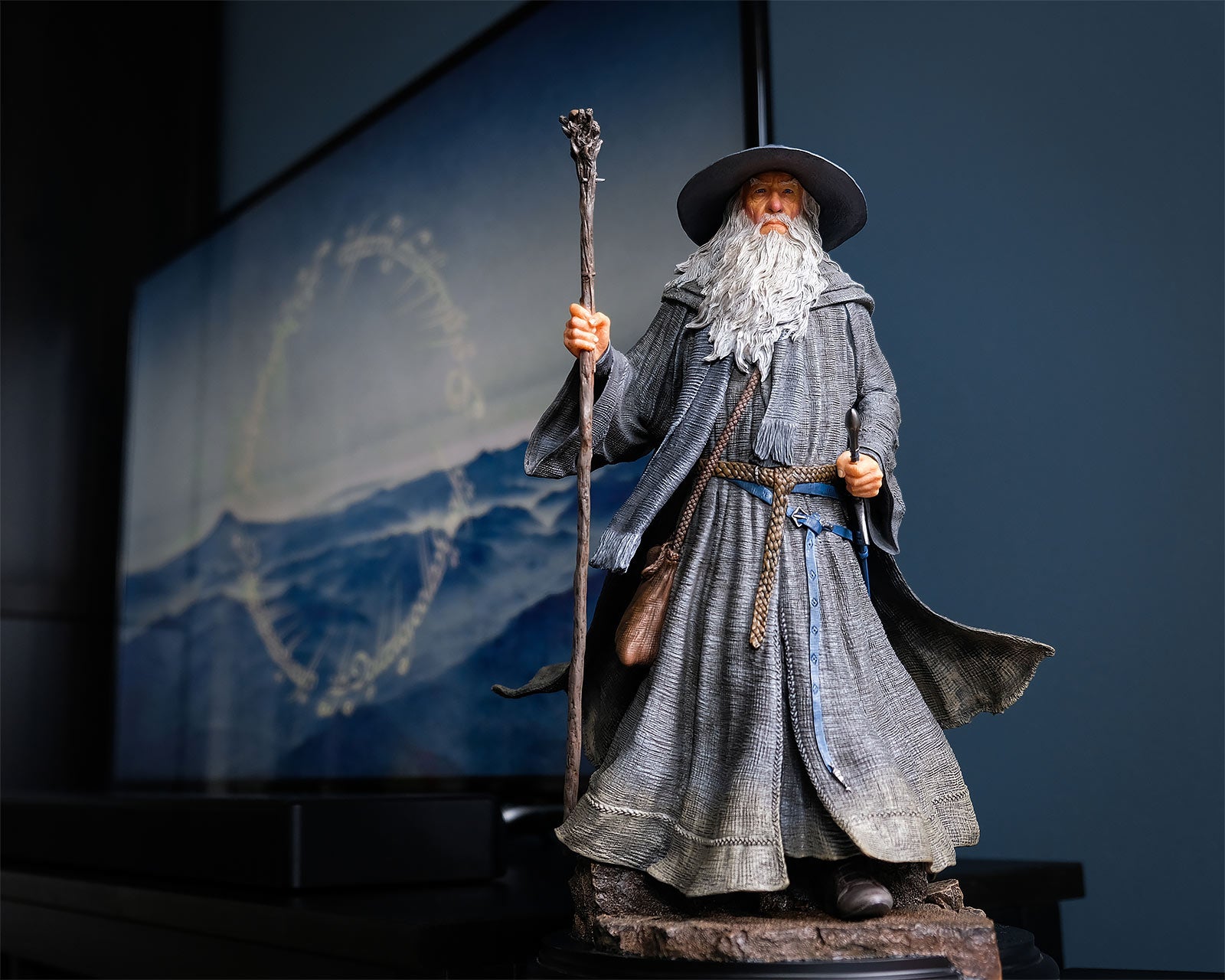 Immagine del prodotto Il Signore degli Anelli - Gandalf il Grigio Classic Series Figura Deluxe 35 cm