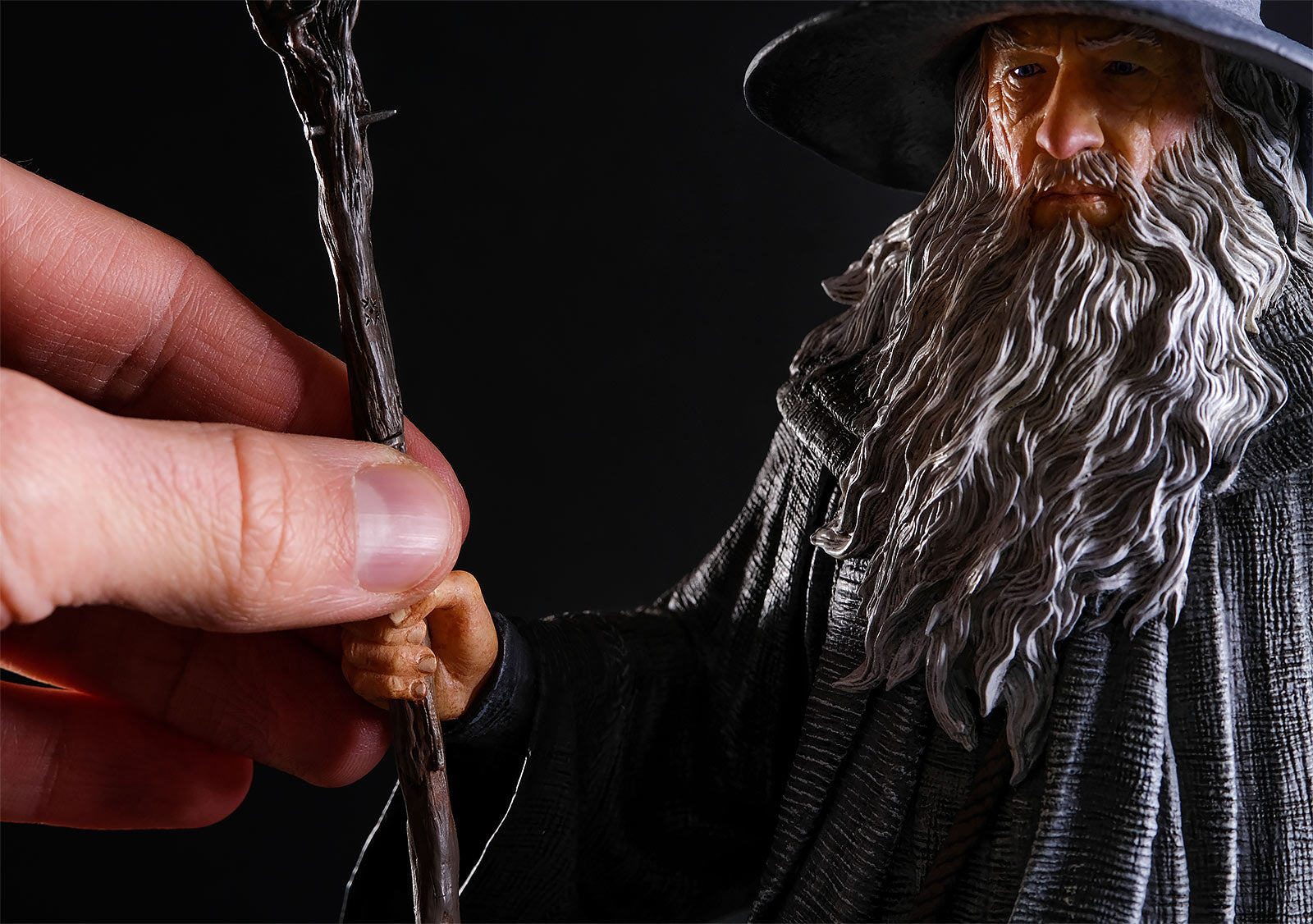 Immagine del prodotto Il Signore degli Anelli - Gandalf il Grigio Classic Series Figura Deluxe 35 cm