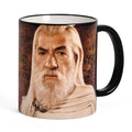 Produktbild Elbenwald Herr der Ringe Tasse 20 Jahre Jubiläums Kollektion mit Gandalf Rundumdruck und Filmlogo 320 ml Keramik