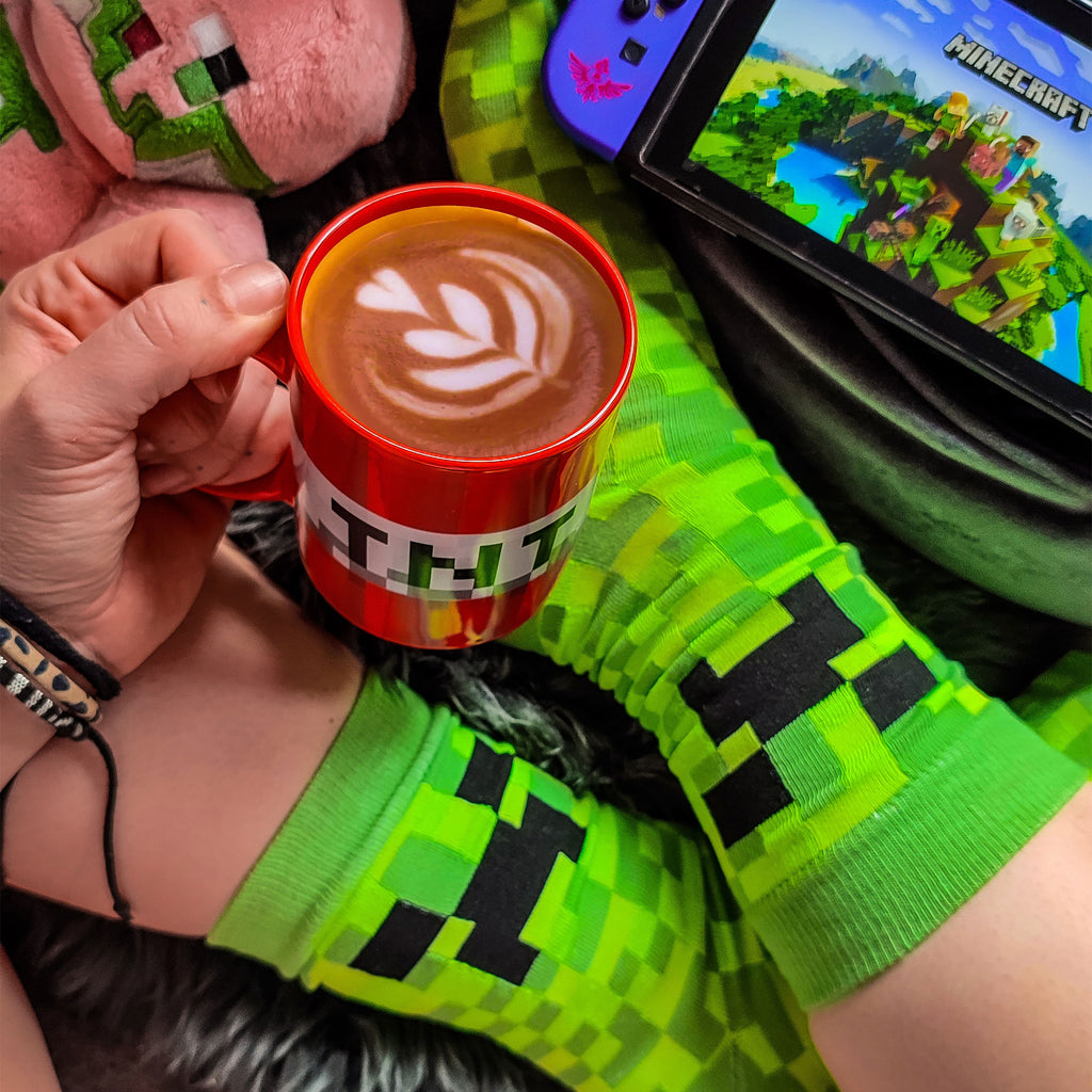 Produktbild Minecraft - Creeper Socken und TNT Tasse Set
