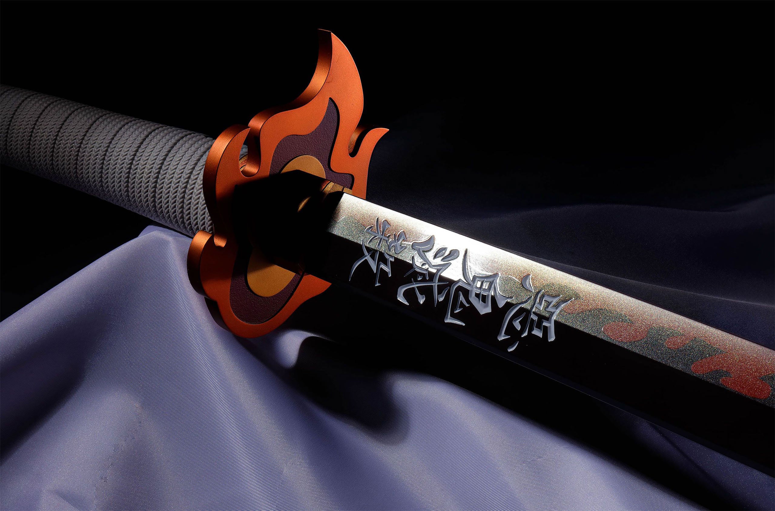 Produktbild Demon Slayer - Kyojuro Rengoku Nichirin Schwert Replik