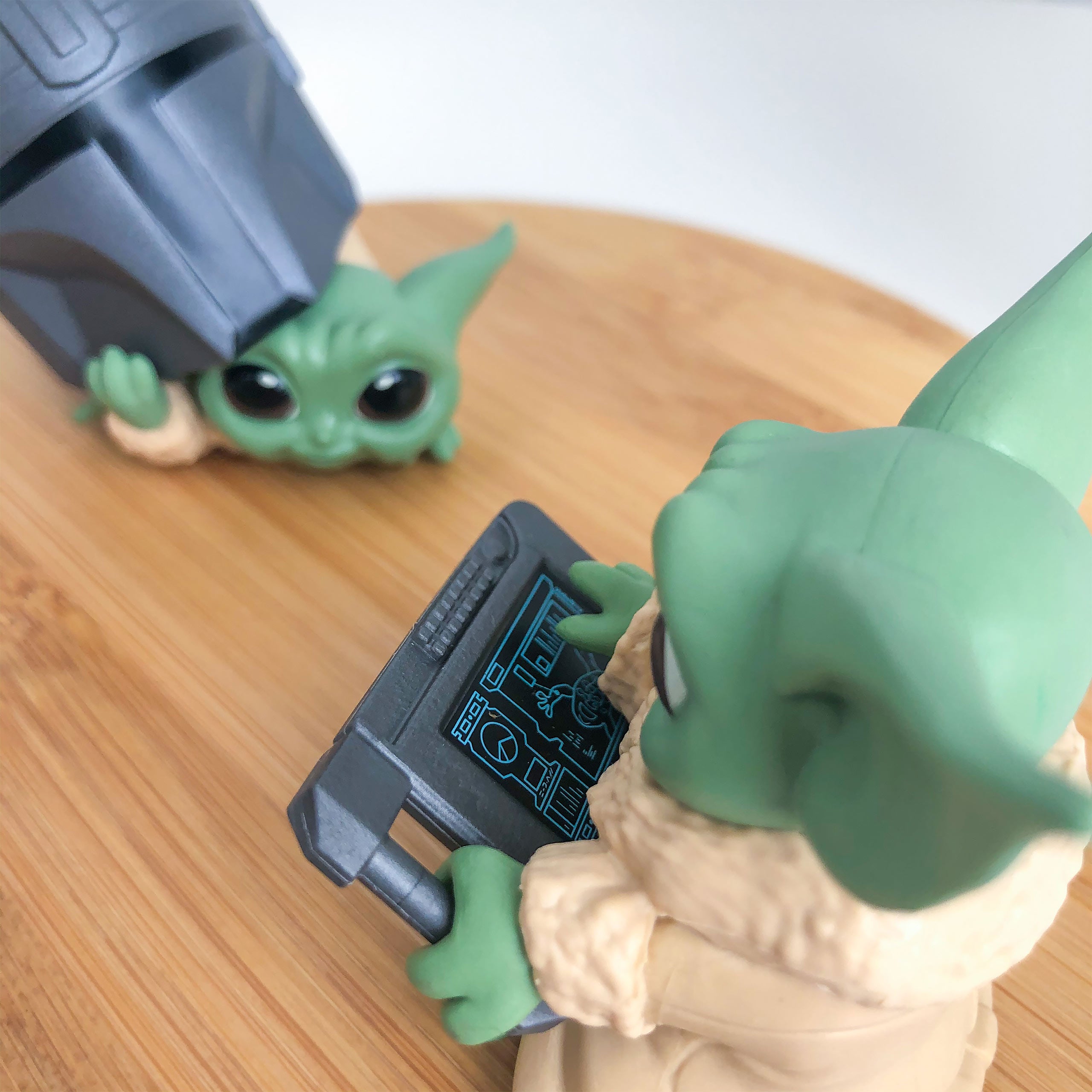 Image produit Grogu avec casque et tablette Mini ensemble de figurines - Star Wars The Mandalorian