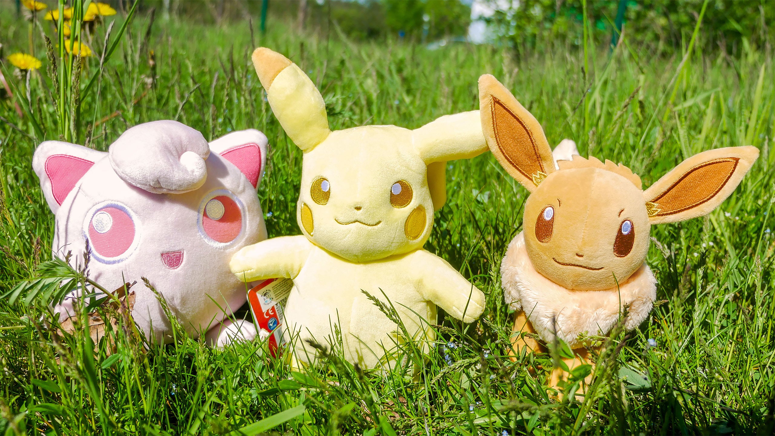 Produktbild Pokemon - Evoli Monochrom Plüsch Figur 22 cm