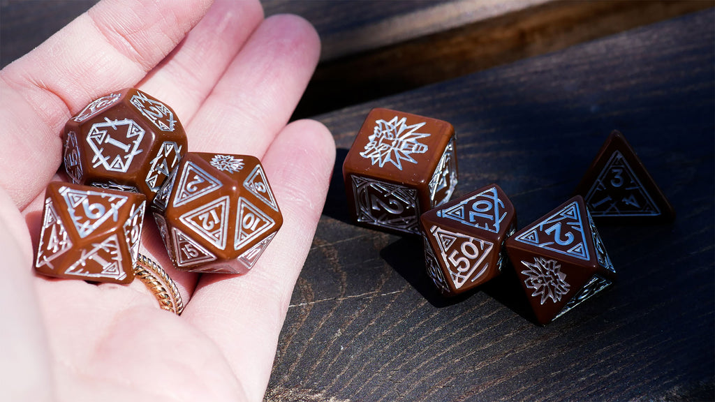 Image produit Witcher - Ensemble de dés RPG Geralt Roach's Companion 7pc avec pièce de collection