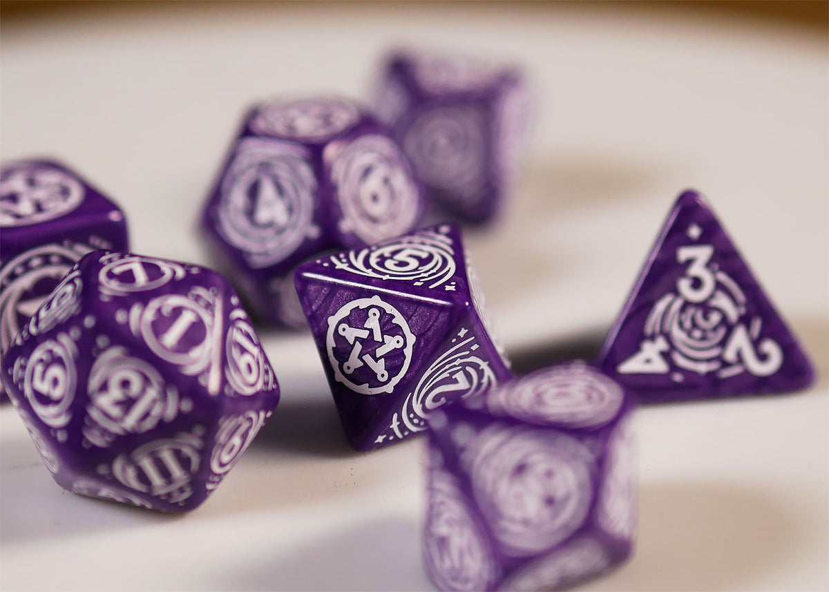 Immagine del prodotto Witcher - Yennefer Lilac & Gooseberries RPG Set di Dadi 7 pezzi con Moneta da Collezione