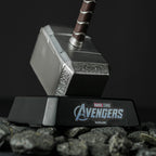 Produktbild Thor - Mjölnir Hammer Replik Marvel Museum Collection