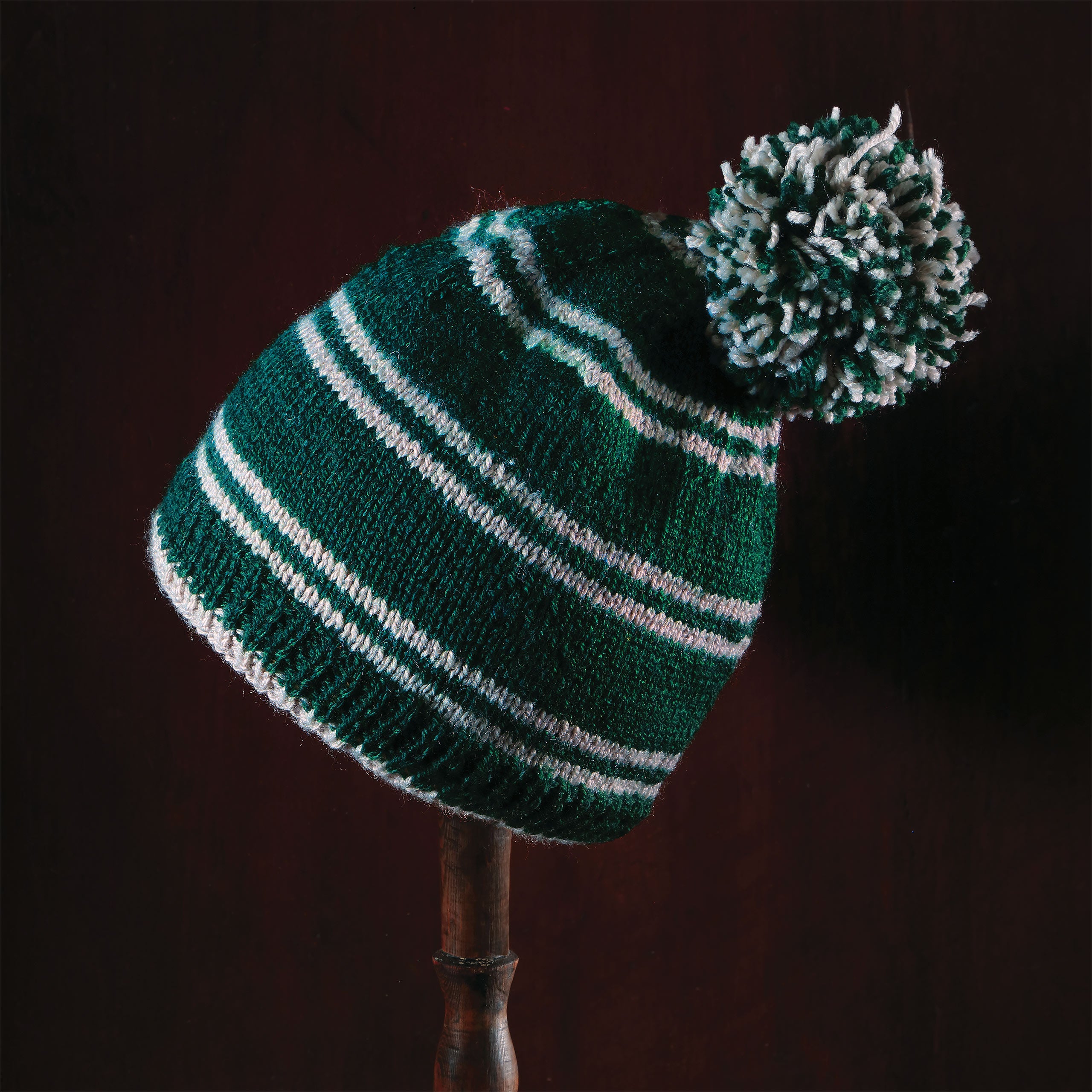 Immagine del prodotto Set per lavorare a maglia il cappello con pompon di Serpeverde - Harry Potter