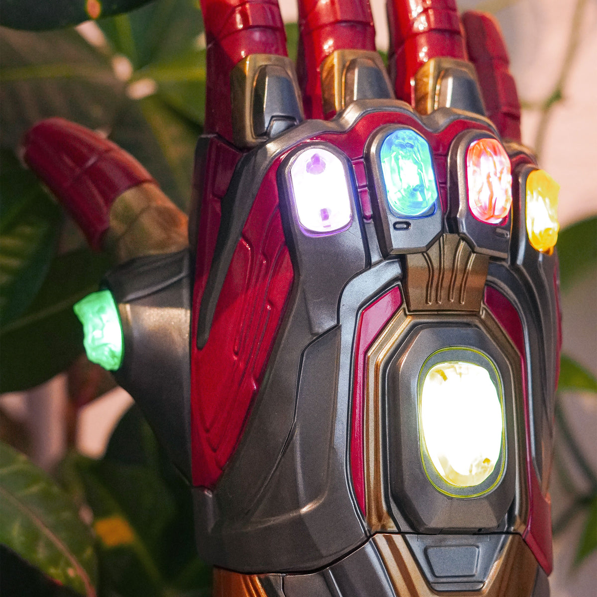 Immagine del prodotto Avengers - Guanto di Iron Man con luce e suono