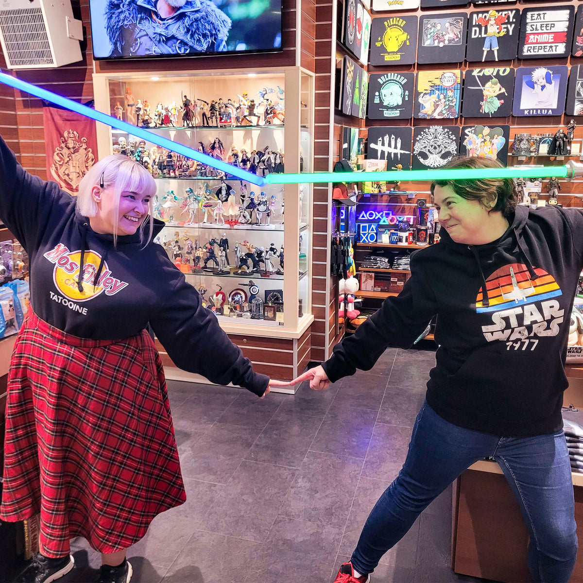 Immagine del prodotto Felpa con cappuccio Mos Eisley Cafe per fan di Star Wars nera