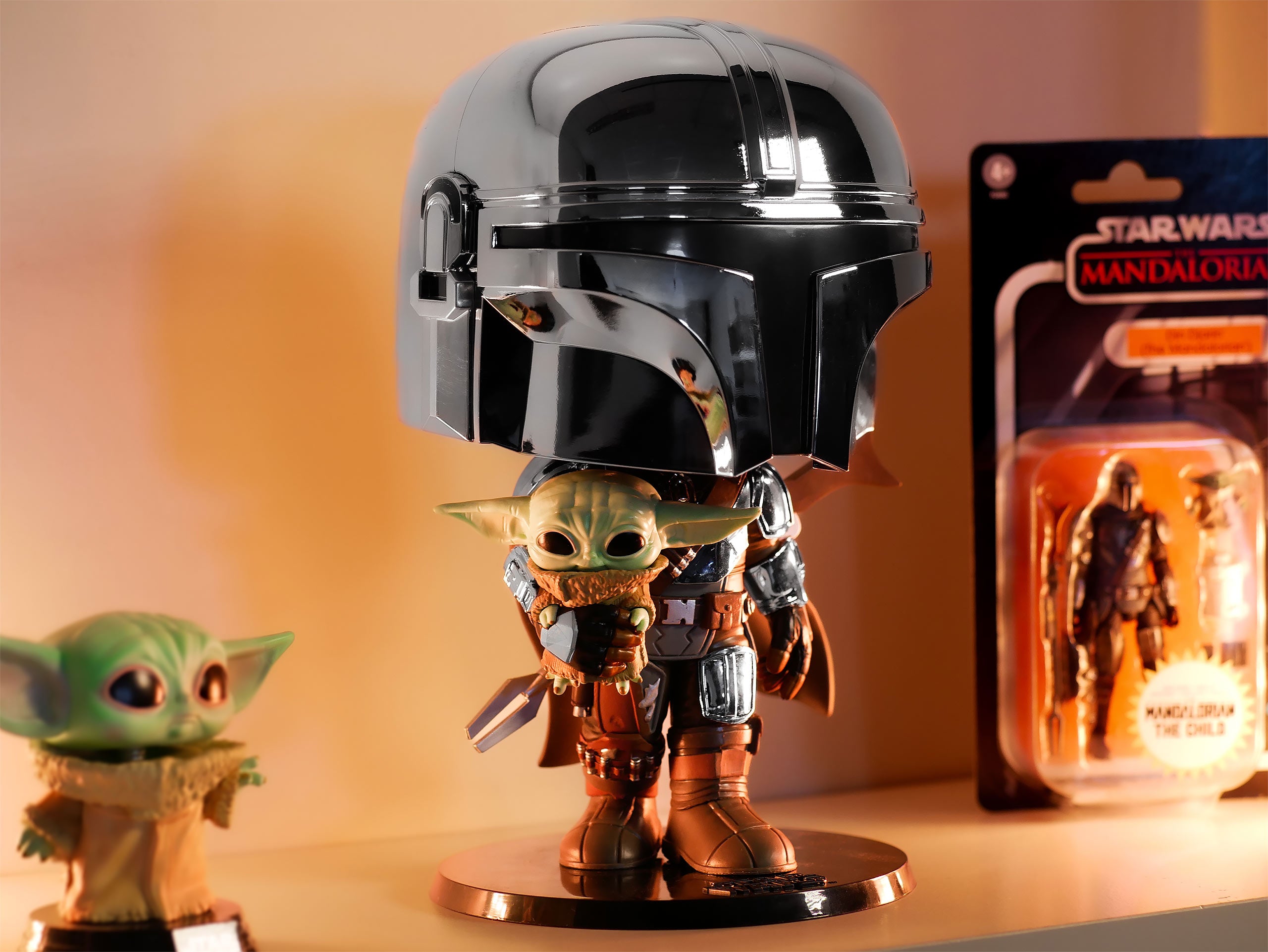 Image produit Mandalorian Chrome Funko Pop Figurine à tête branlante 26 cm - Star Wars
