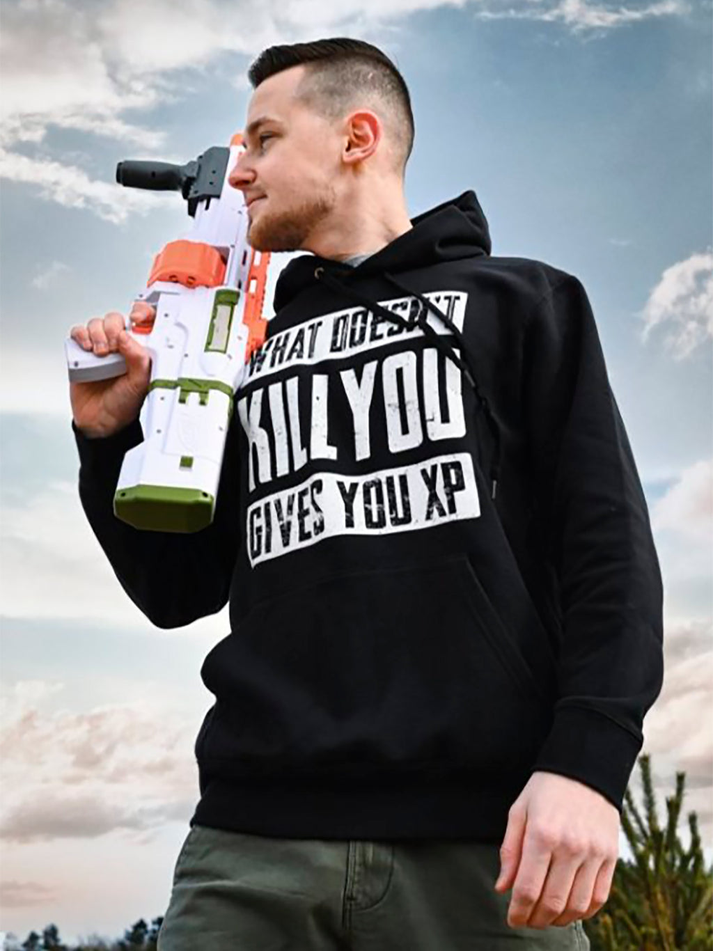 Image produit Sweat à capuche noir 'What Doesn't Kill You Gives You XP'