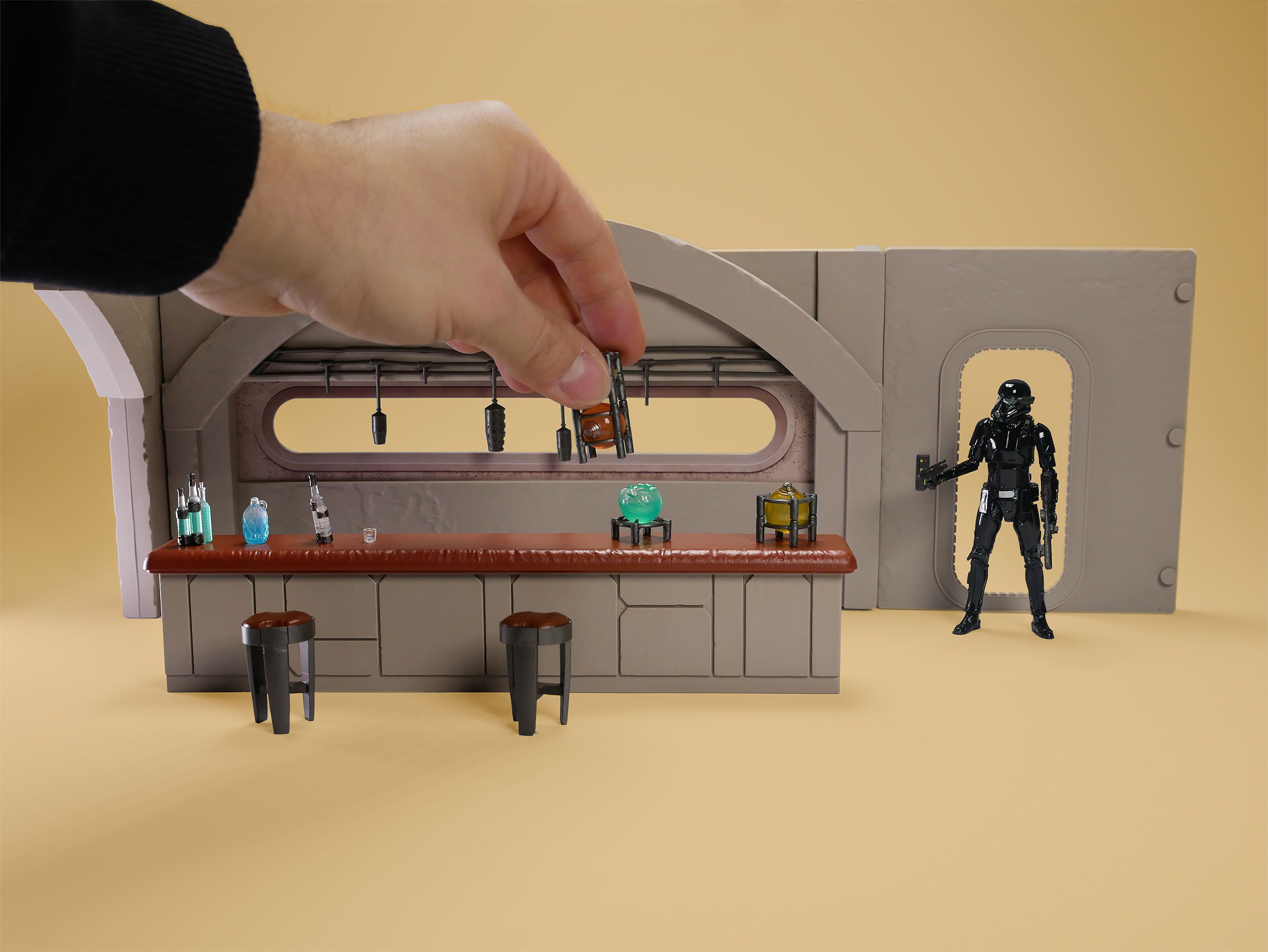 Produktbild Nevarro Cantina Spielset - Star Wars The Mandalorian