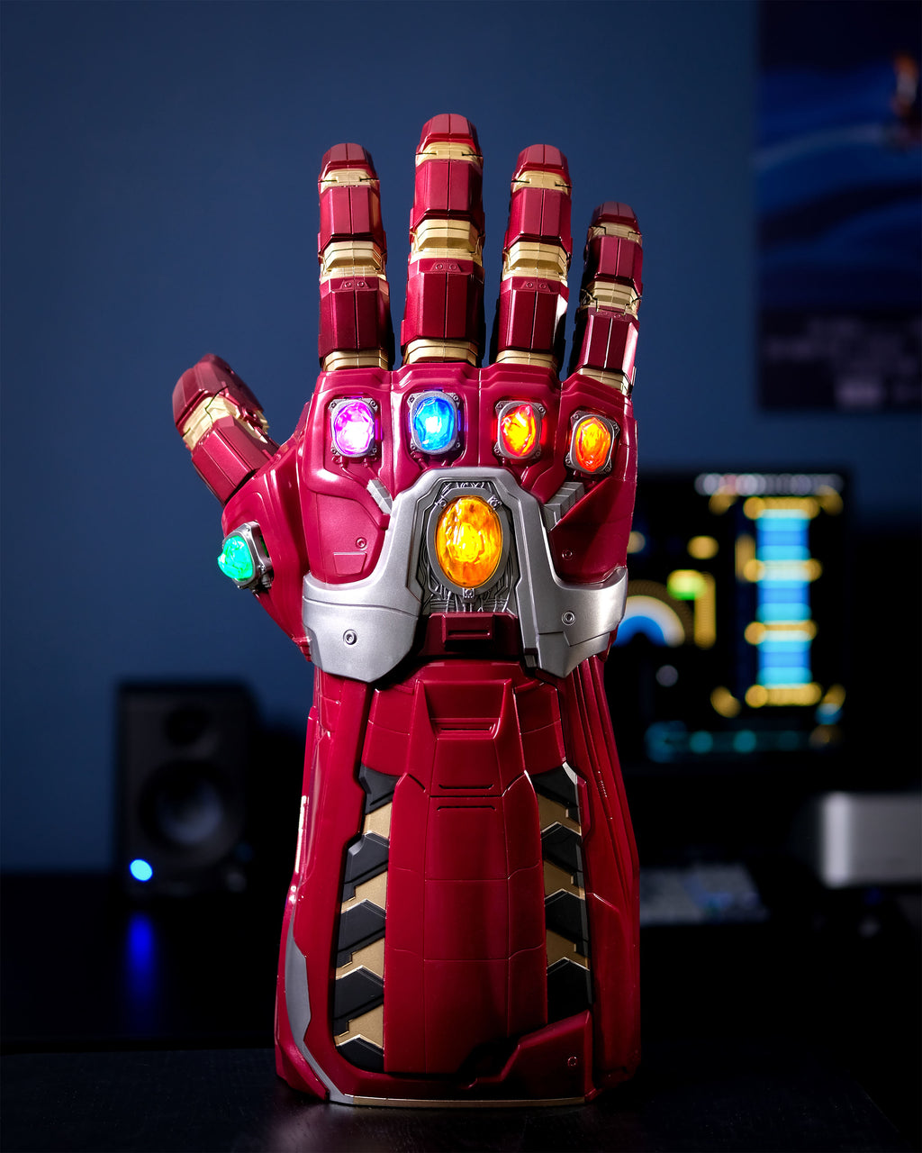 Produktbild Avengers Endgame - Iron Man Gauntlet mit Licht und Sound