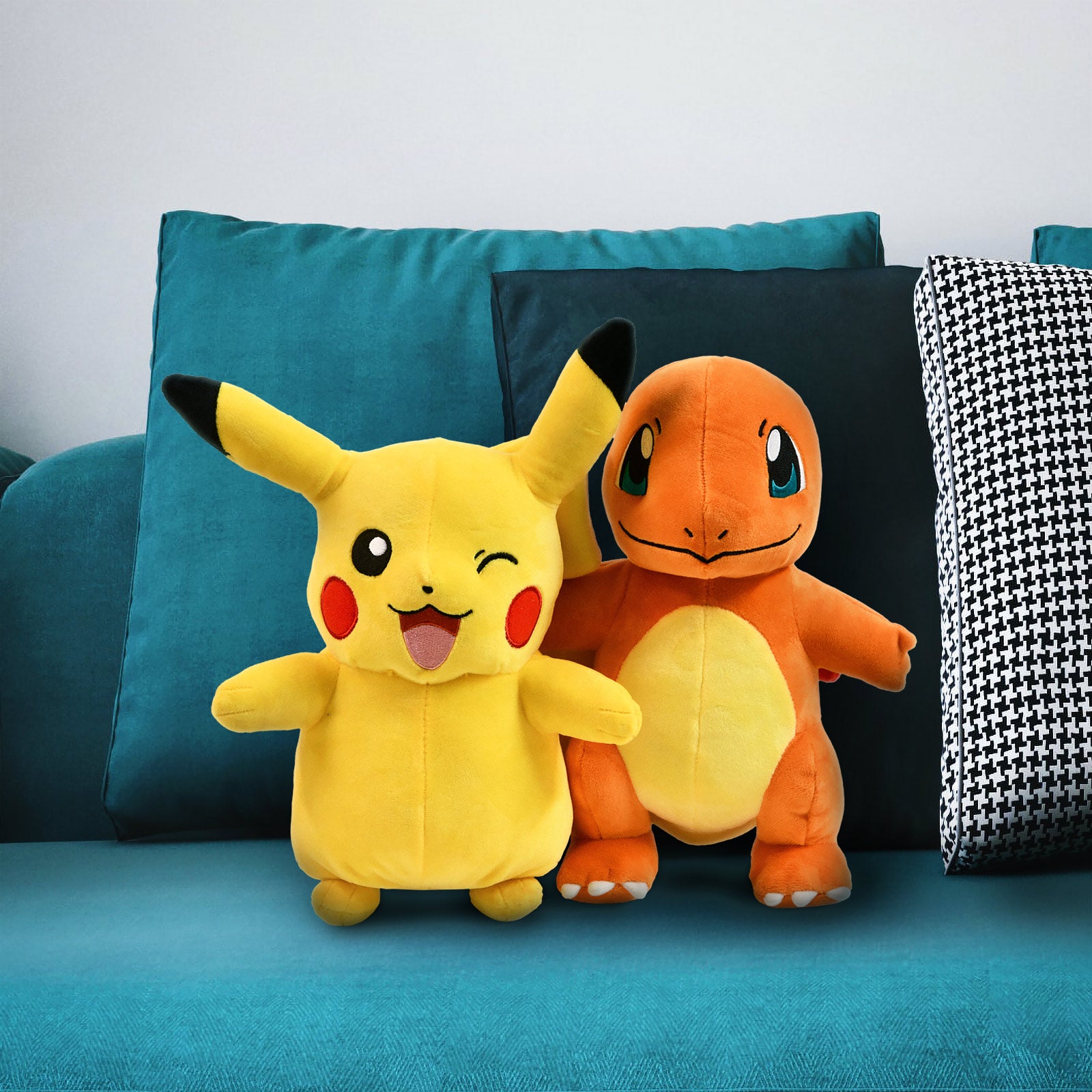Image produit Pokemon - Pikachu Figurine en peluche de 30 cm