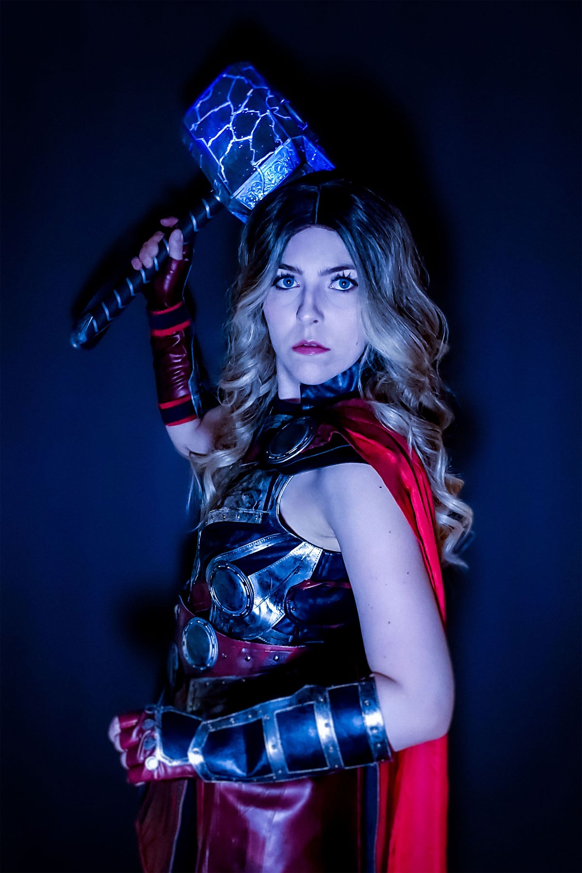 Immagine del prodotto Thor - Replica premium del martello Mjolnir con luci e suoni