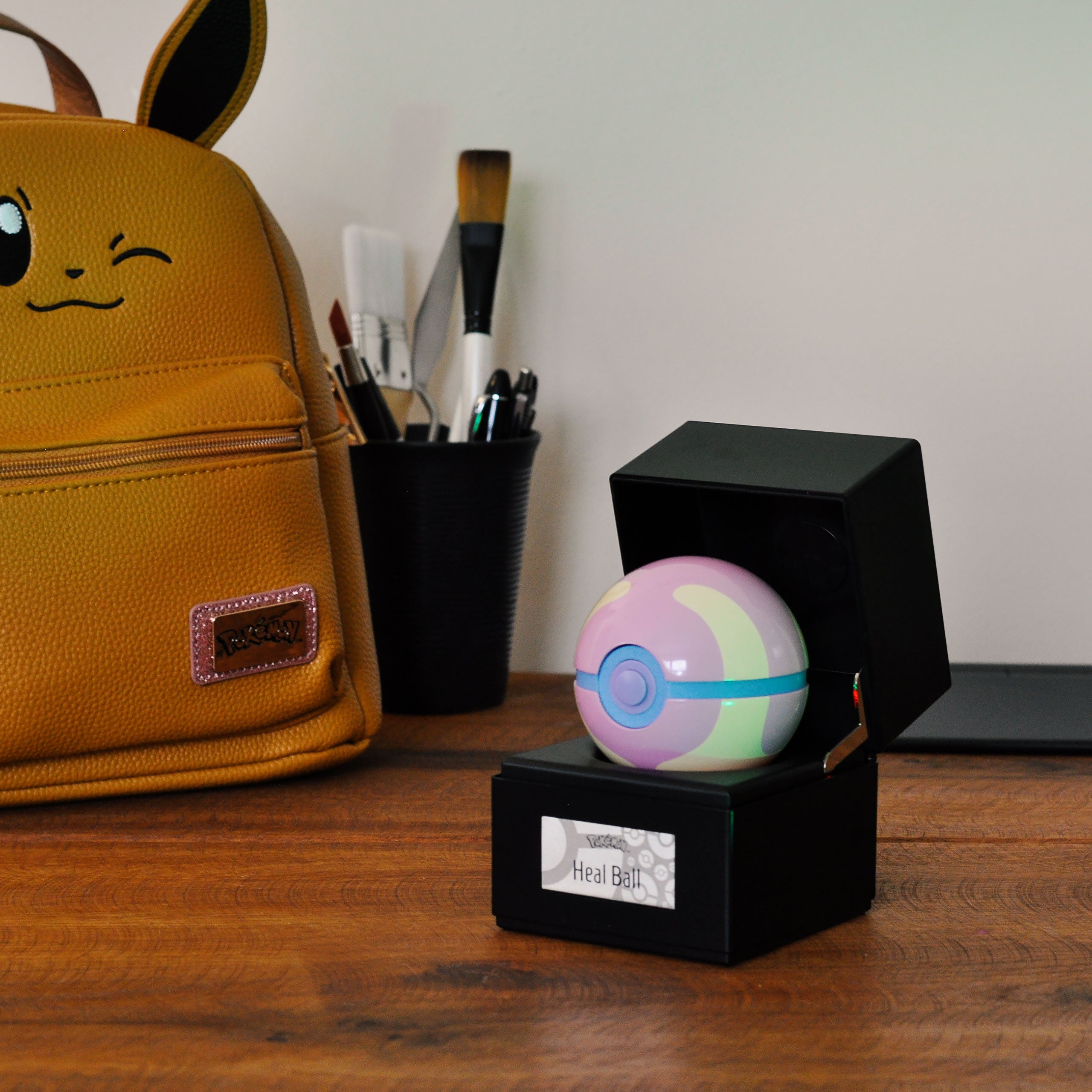Image produit Pokemon - Réplique de la Ball de Soin avec Lumière