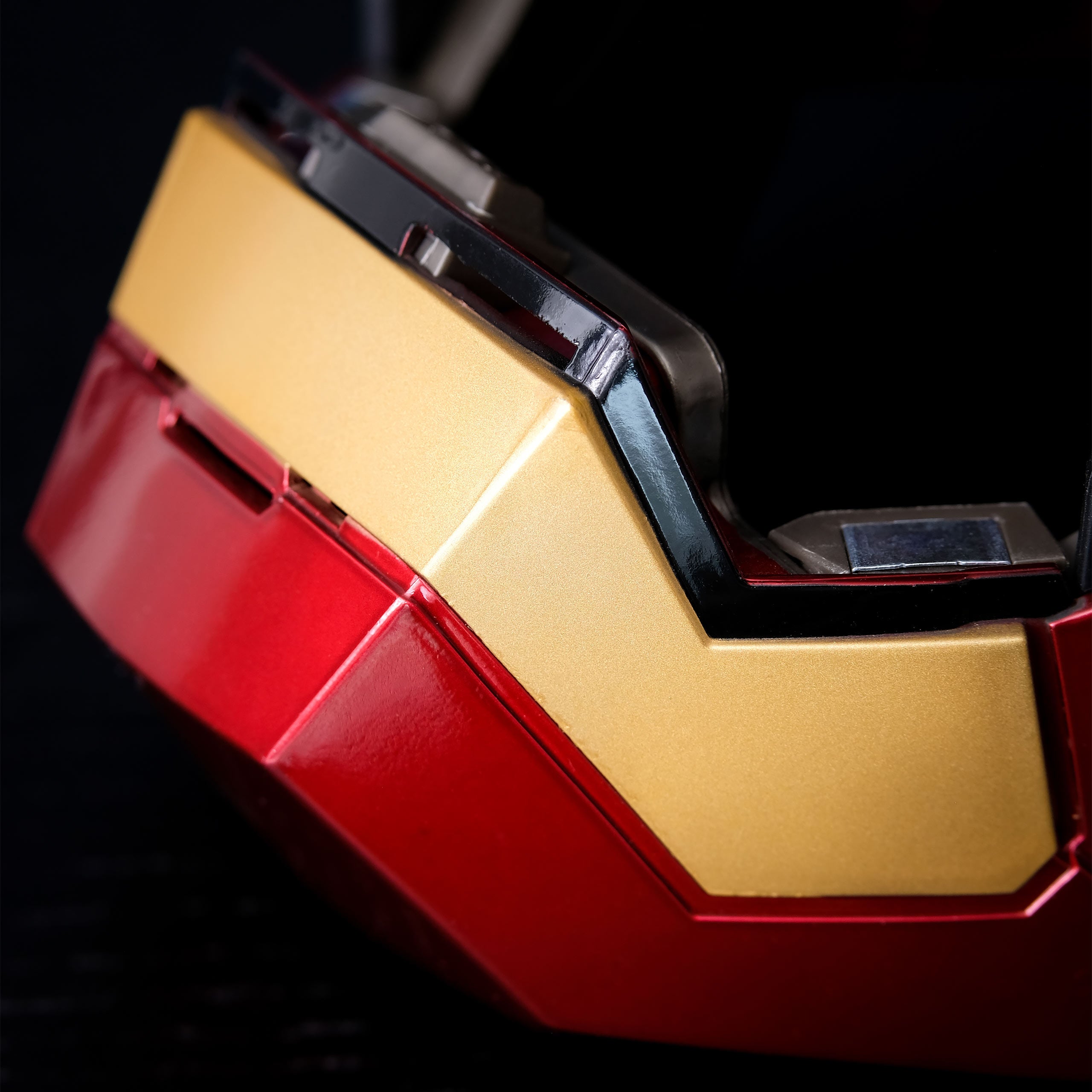 Produktbild Marvel Legends - Iron Man Elektronischer Helm