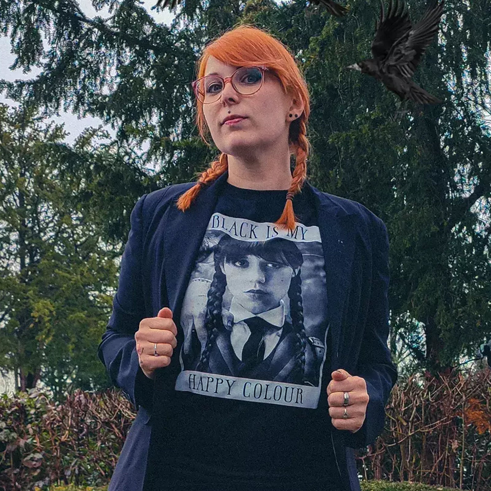 Image produit Mercredi - Le noir est ma couleur heureuse T-shirt noir