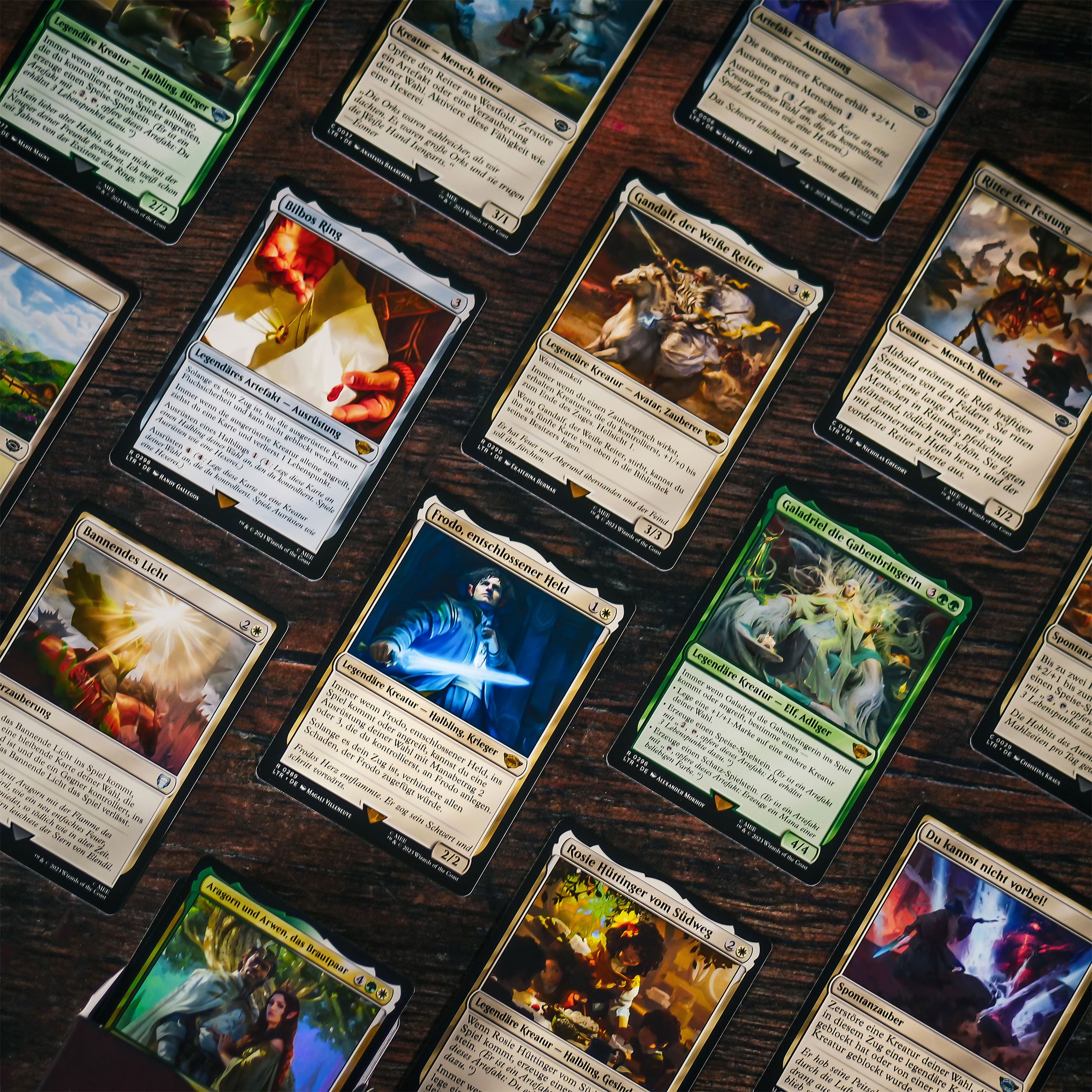 Immagine del prodotto Il Signore degli Anelli Terra di Mezzo Banchetto e Compagni Commander Deck - Magic The Gathering