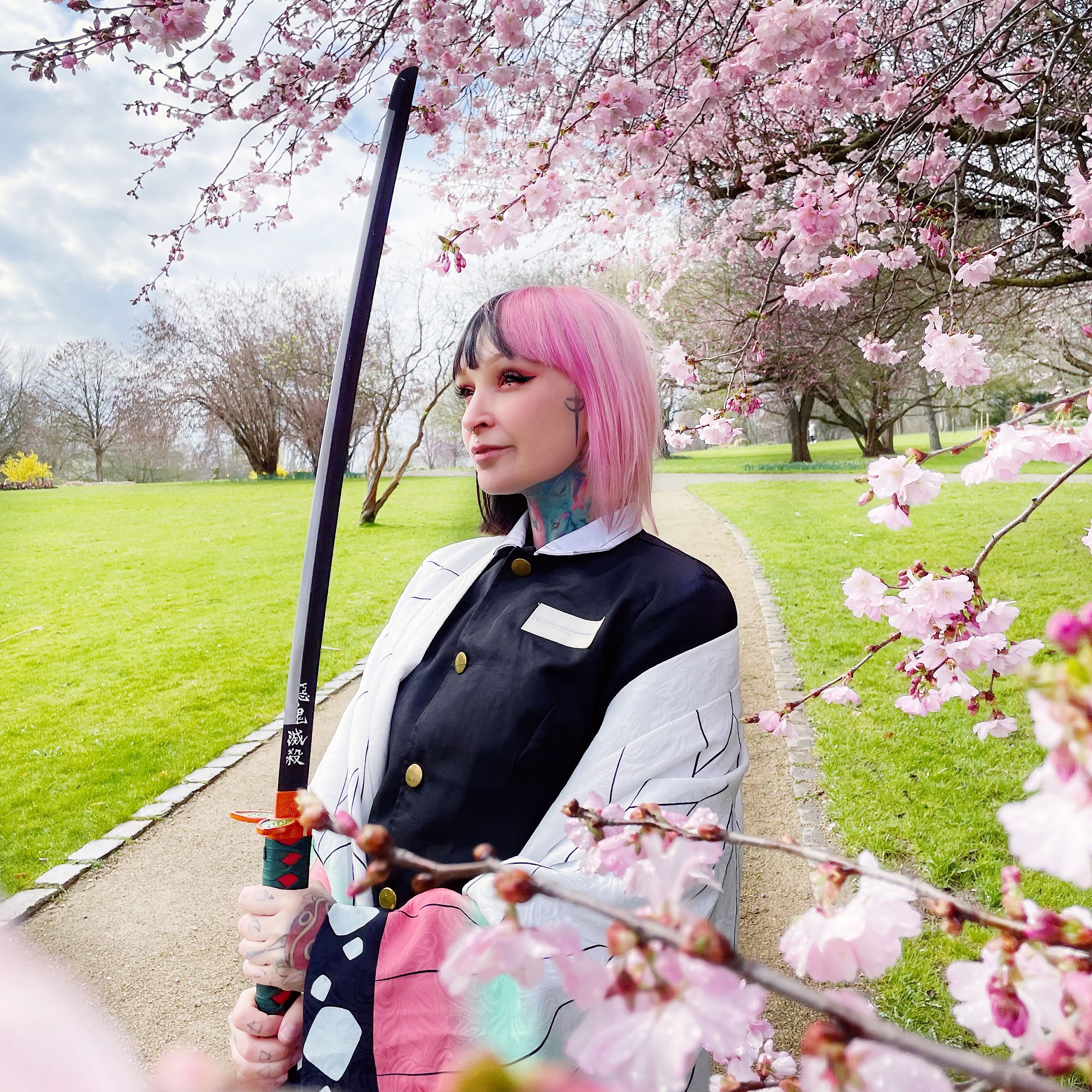 Produktbild Shinobu Hashira Katana Replik mit Saya für Demon Slayer Fans