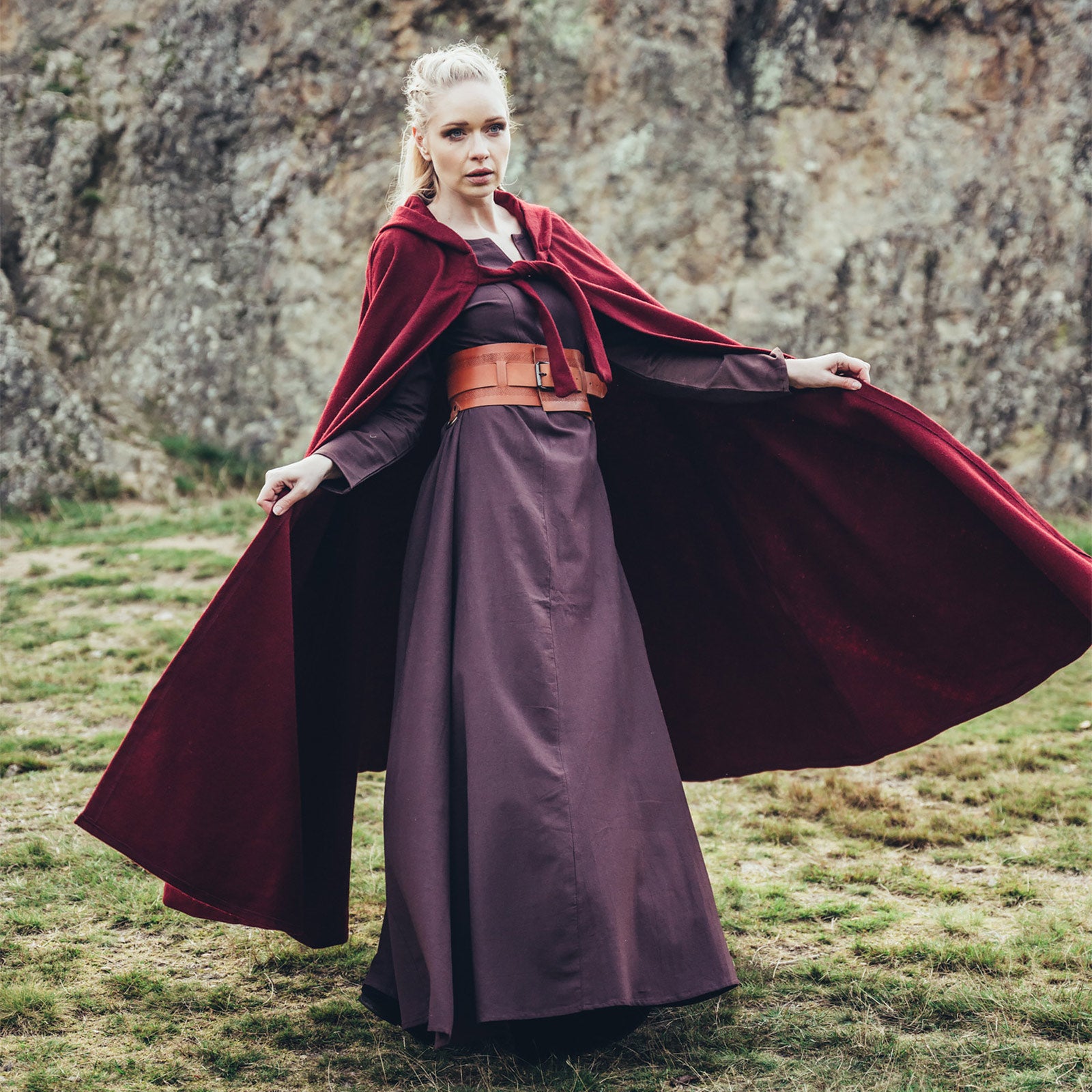 Image produit Cape médiévale Elinor Rouge