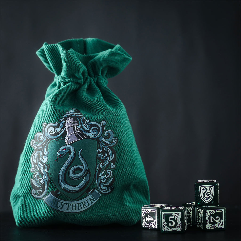 Immagine del prodotto Harry Potter - Set di dadi RPG di Serpeverde 5 pezzi con sacchetto per dadi verde