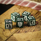 Immagine del prodotto Harry Potter - Set di dadi RPG di Serpeverde 5 pezzi con sacchetto per dadi verde