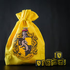 Immagine del prodotto Harry Potter - Set di dadi RPG Hufflepuff 5 pezzi con sacchetto dei dadi giallo