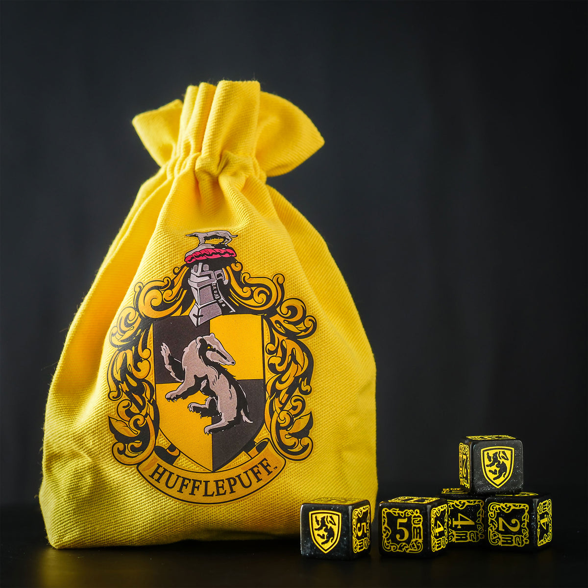 Immagine del prodotto Harry Potter - Set di dadi RPG Hufflepuff 5 pezzi con sacchetto dei dadi giallo