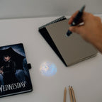 Immagine del prodotto Mercoledì - Quaderno A5 Downpour con penna