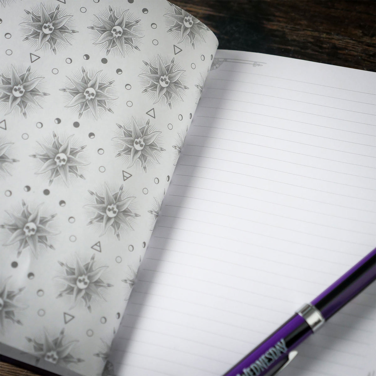 Immagine del prodotto Mercoledì - Quaderno A5 Downpour con penna