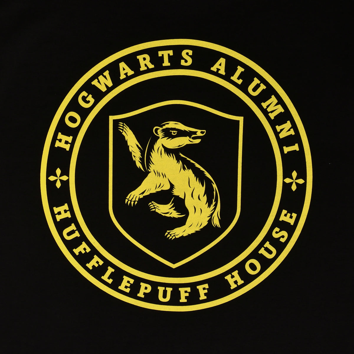 Image produit T-shirt noir Hufflepuff Hogwarts Alumni - Harry Potter