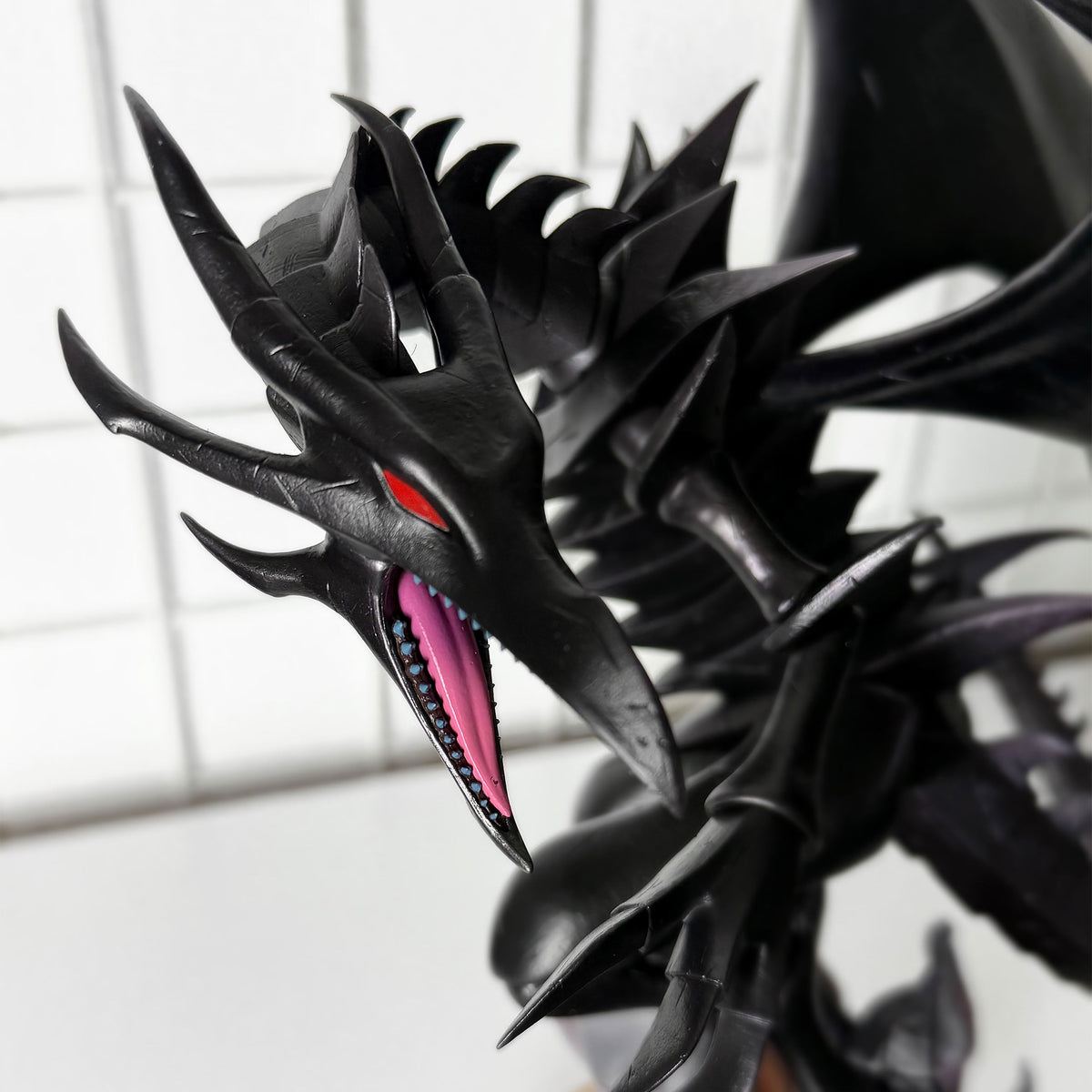 Immagine del prodotto Yu-Gi-Oh! - Statua del Drago Rosso Occhi B. di colore nero