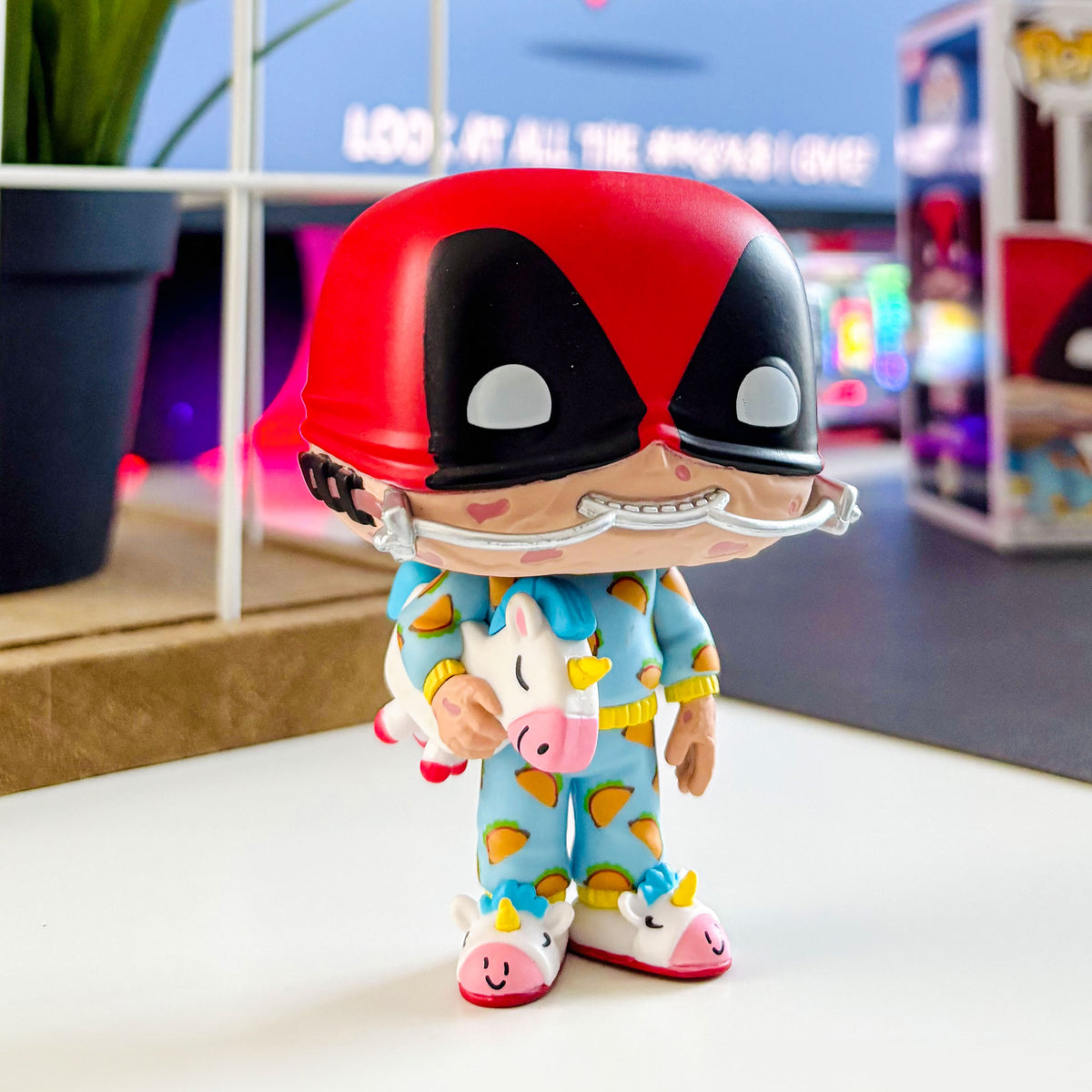 Produktbild Deadpool im Pyjama Sleepover Funko Pop Wackelkopf-Figur